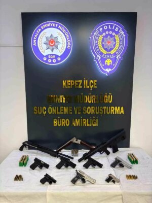 antalyada huzur operasyonu 7 ruhsatsiz tabanca ve muhimmat ele gecirildi ef2jY94u.jpg